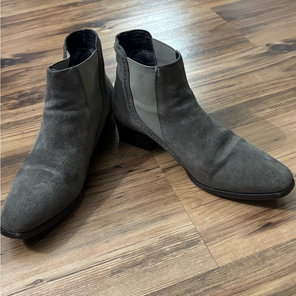 Aquatalia Women's Gray Suede Ankle Boots